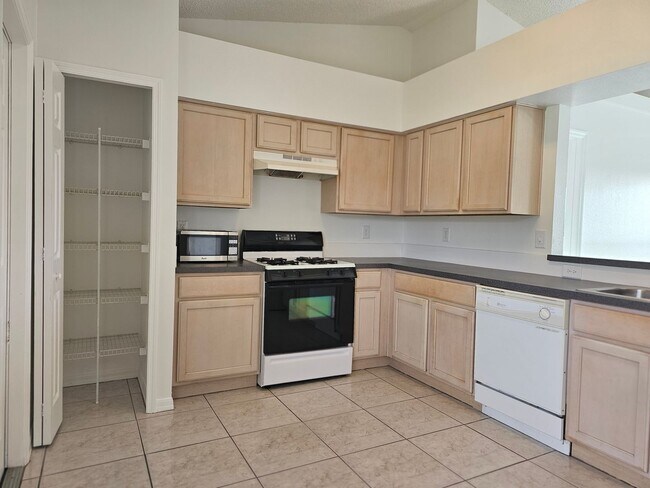 Building Photo - 13345 Pinyon Dr