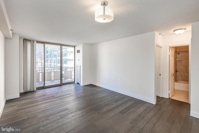 Building Photo - 4801 Fairmont Ave