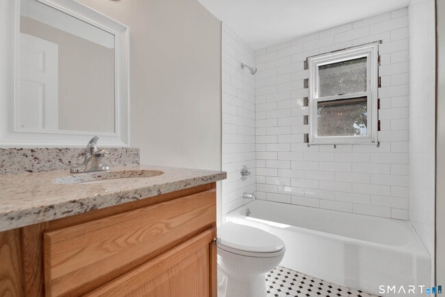 Building Photo - 353 Main St