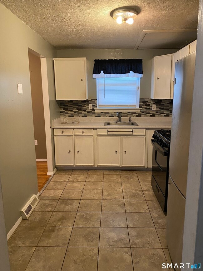 Building Photo - 27 Jerry Rd