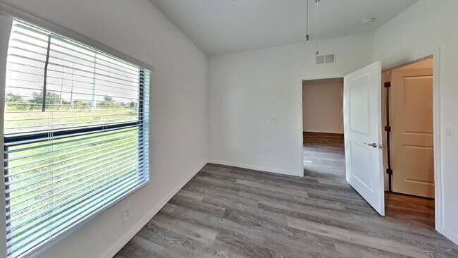 Building Photo - 4028 SW 7th Pl