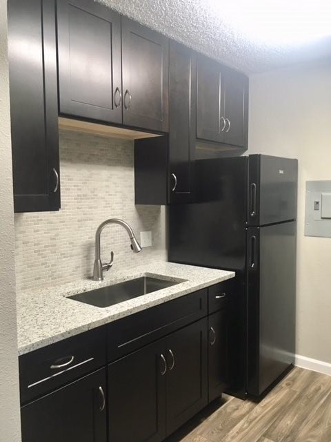 Building Photo - Davis Park