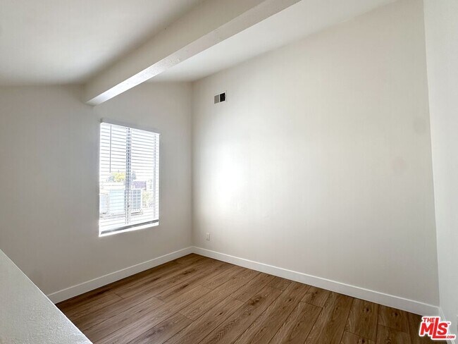 Building Photo - 9939 Topanga Canyon Blvd