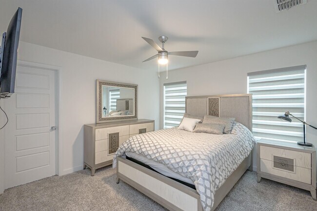 Building Photo - 423 Deer Path Lp