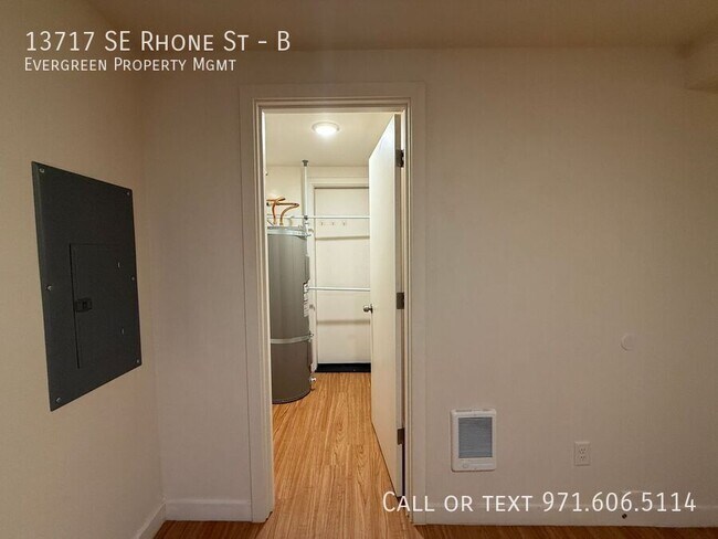 Building Photo - 13717 SE Rhone St