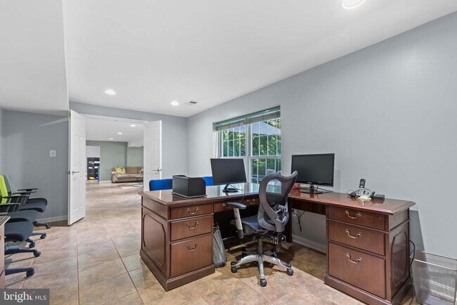 Building Photo - 12980 Highland Oaks Ct