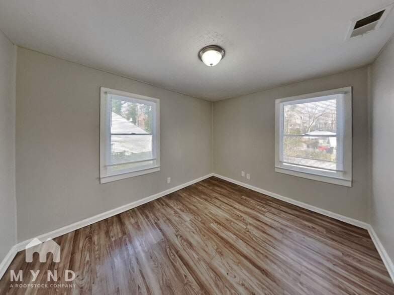 Building Photo - 1825 Oakmont Dr NW