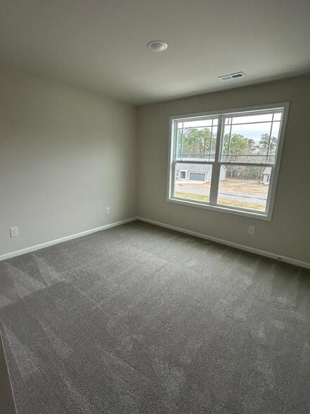 Building Photo - 111 Red Maple Pl