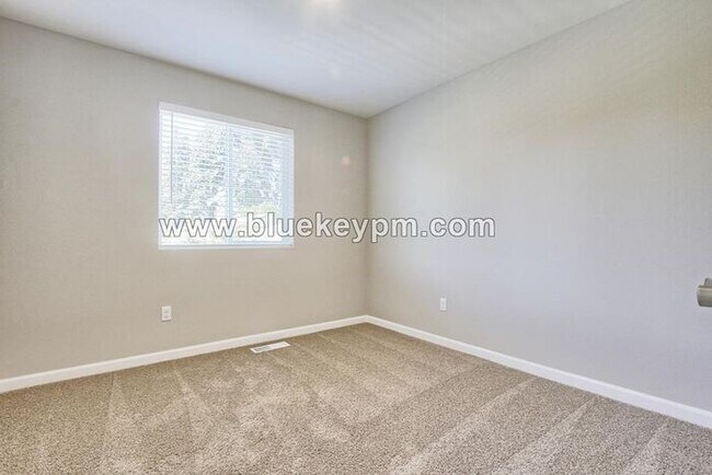 Building Photo - 3 Bed, 2.5 Baths with Loft and Covered Balcony off the Primary Suite