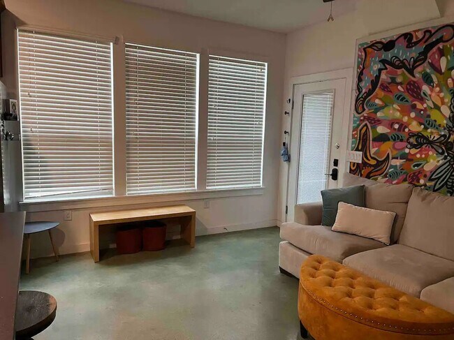 Building Photo - "Charming 2-Bed, 1.5-Bath Condo with Grani...