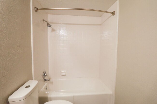 Building Photo - Beautifully Redone 3 Bedroom South Tulsa H...