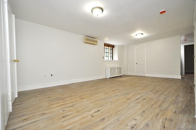 Building Photo - 155 Garth Rd