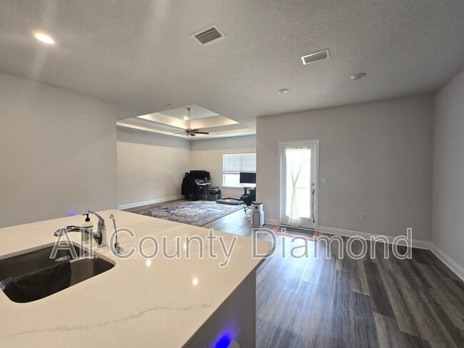 Building Photo - 4861 Sweetspire Dr