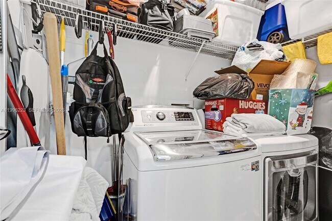 Building Photo - 3330 NE 190th St