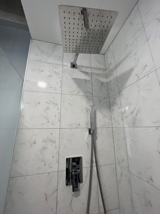 Building Photo - 207 Main St