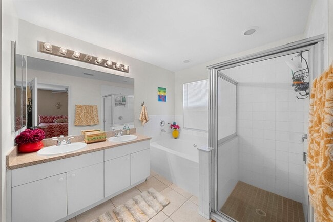 Building Photo - Beautiful 3 bedrooms 2 bathrooms single family home in Lehigh Acres