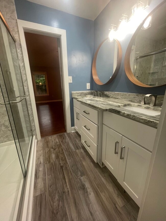 Building Photo - Beautiful home in Riverwalk