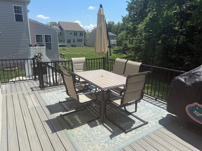 Building Photo - Amazing 6 Bed 5 Bath Single Family Home Wi...