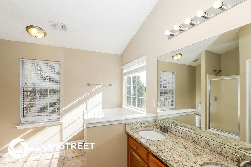 Building Photo - 10576 Day Lily Dr