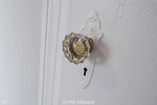 Building Photo - 1415 W Pruitt St