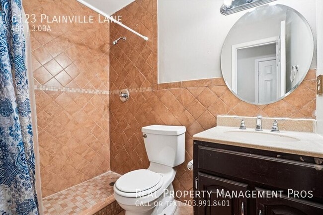 Building Photo - 6123 Plainville Ln