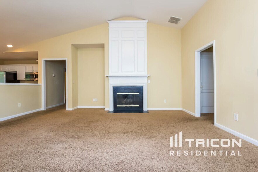 Building Photo - 6610 Waveland Dr
