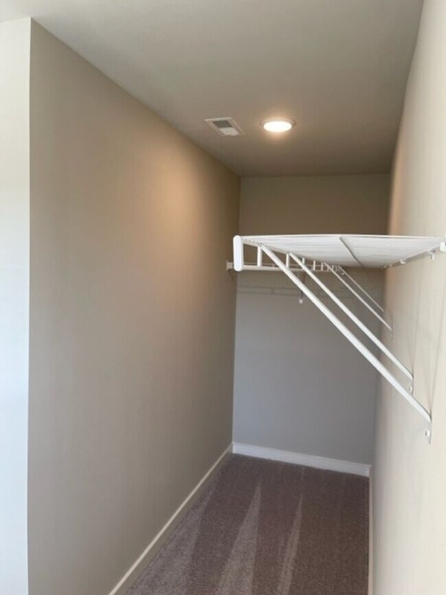 Building Photo - Stunning home in Murfreesboro