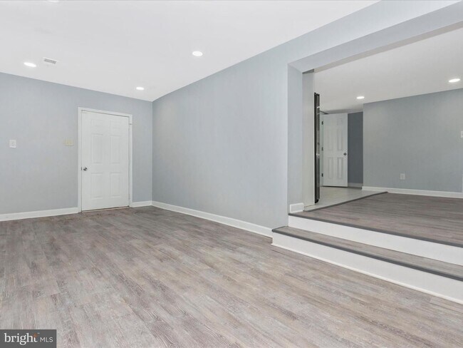 Building Photo - 903 Minna Ave