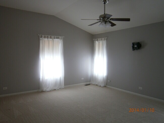 Building Photo - 431 Nelson Dr