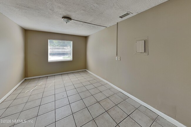 Building Photo - 4888 Strato Rd W
