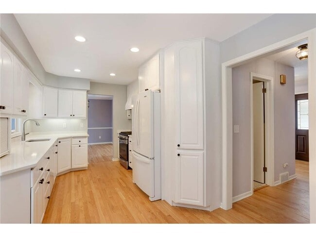 Building Photo - 8324 29th Ave N