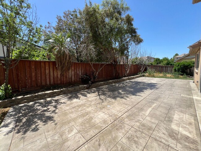 Building Photo - Completely Remodeled home in desirable Mou...