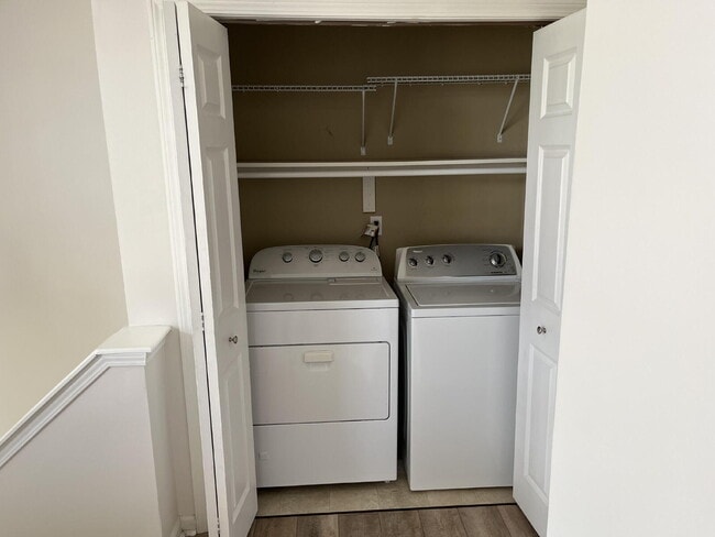Building Photo - Spacious 4-Bedroom, 3-Bathroom House in Ca...