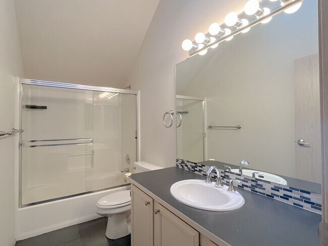 Building Photo - Natural Light Filled 2bd/2bth Loft Condo in Crown Hill, $2,550/mo.