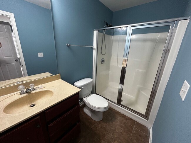 Building Photo - Beautiful 3 Bedroom Home With Bonus Room!!