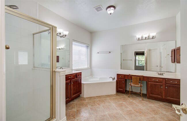 Building Photo - 7814 Heron Lakes Dr