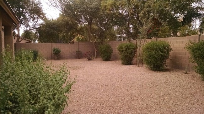 Building Photo - Great Rental 3 Bed 2 Bath at Ellsworth and Rittenhouse