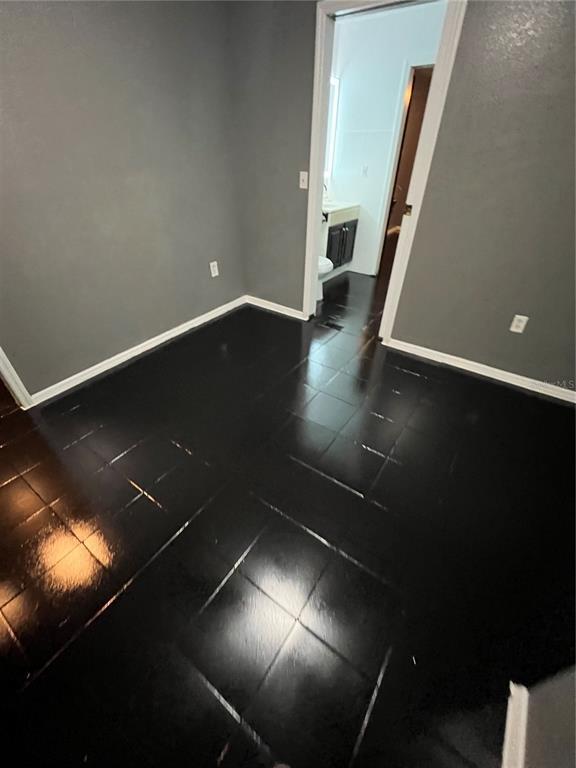 Building Photo - 918 W 11th St