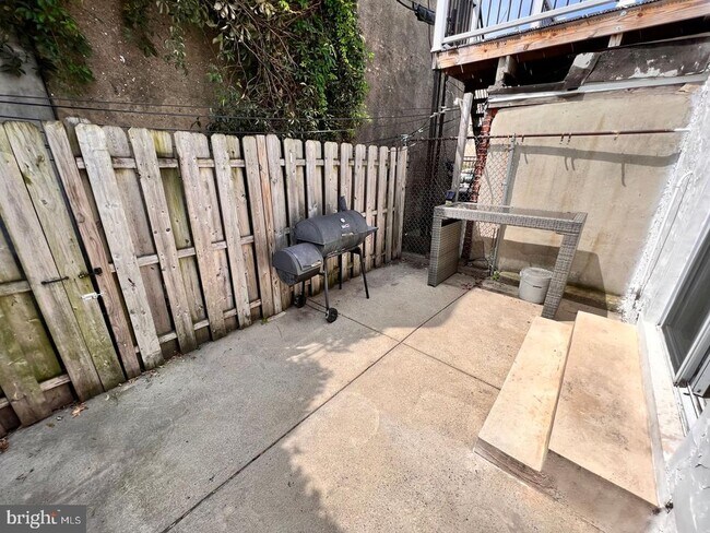 Building Photo - 2202 E Lehigh Ave