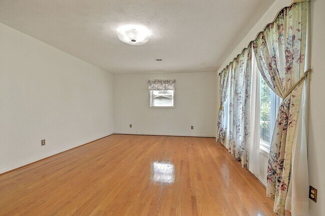 Building Photo - 208 Hogan Ave
