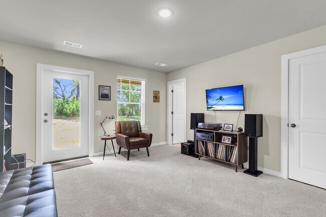 Building Photo - Beautiful 4-Bedroom, 3.5-Bathroom Townhome...