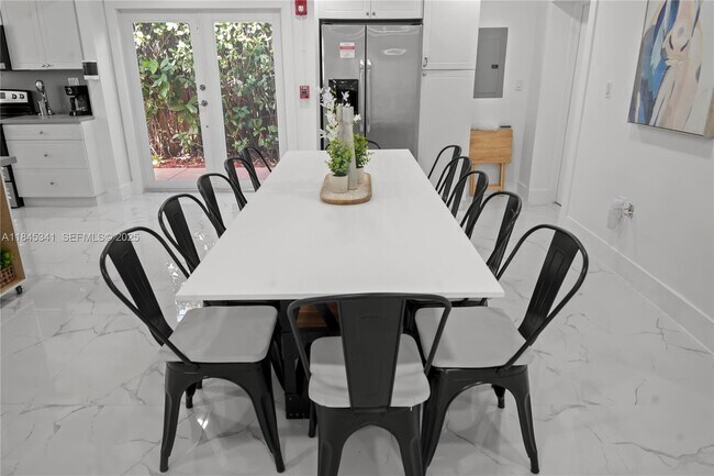 Building Photo - 1310 SW 76th Ave