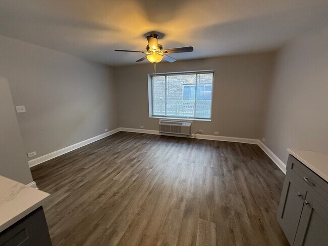 Building Photo - 744 W Gordon Terrace