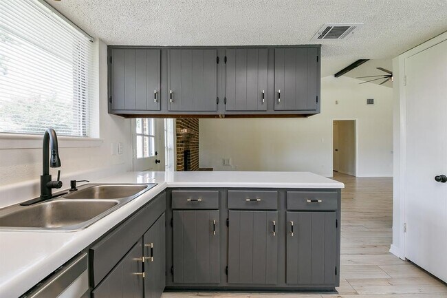 Building Photo - 23938 Spring Mill Ln