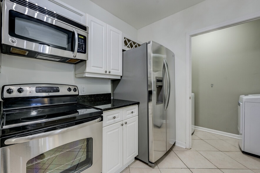 Building Photo - 3334 Peachtree Rd NE