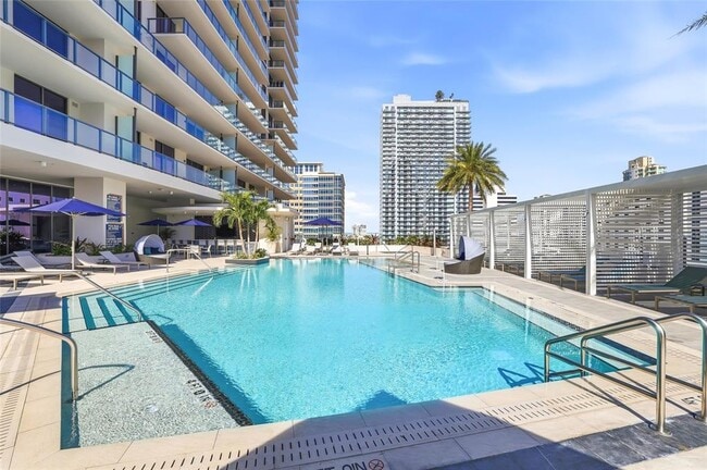 Building Photo - 275 1st Ave S