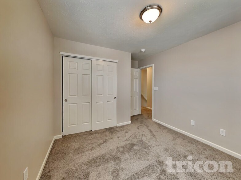 Building Photo - 561 Grassy Bend Dr