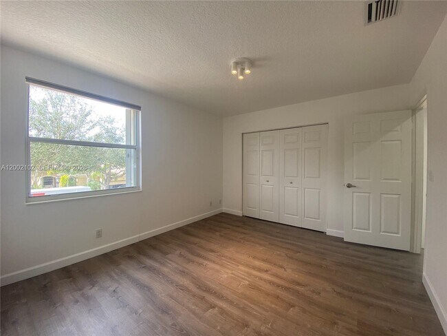 Building Photo - 2486 Bay Isle Dr