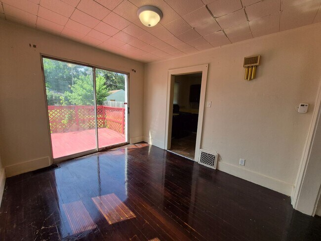 Building Photo - 2806 Hartzer St
