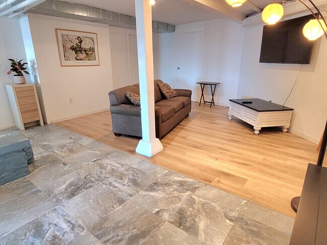 Building Photo - 2216 Grand Ave